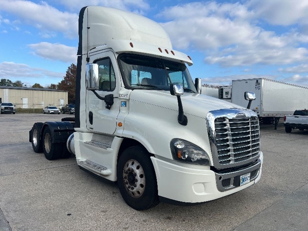 Day Cab Tractor-Heavy Duty Tractors-Freightliner-2019-Cascadia 12564ST-Hammond-LA-335,842\n\t\tmiles-$ 45,750 - Image 1