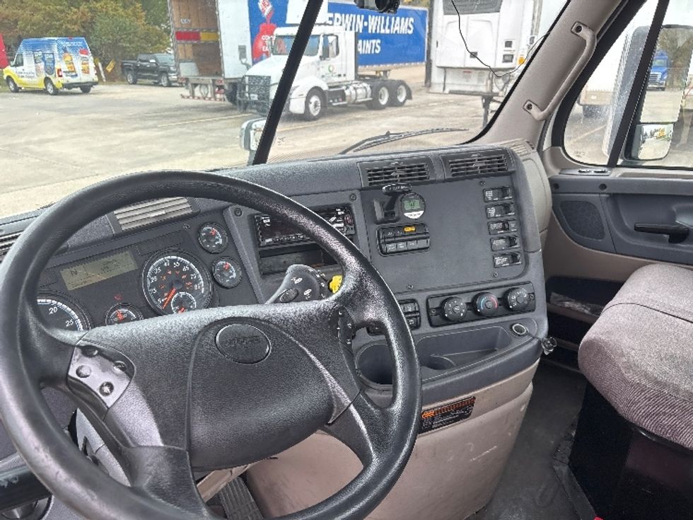 Day Cab Tractor-Heavy Duty Tractors-Freightliner-2019-Cascadia 12564ST-Hammond-LA-335,842\n\t\tmiles-$ 45,750 - Image 10