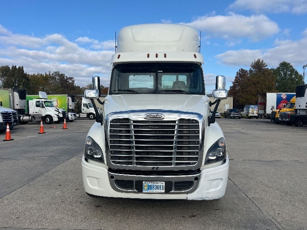Day Cab Tractor-Heavy Duty Tractors-Freightliner-2019-Cascadia 12564ST-Hammond-LA-335,842\n\t\tmiles-$ 45,750 - Image 2