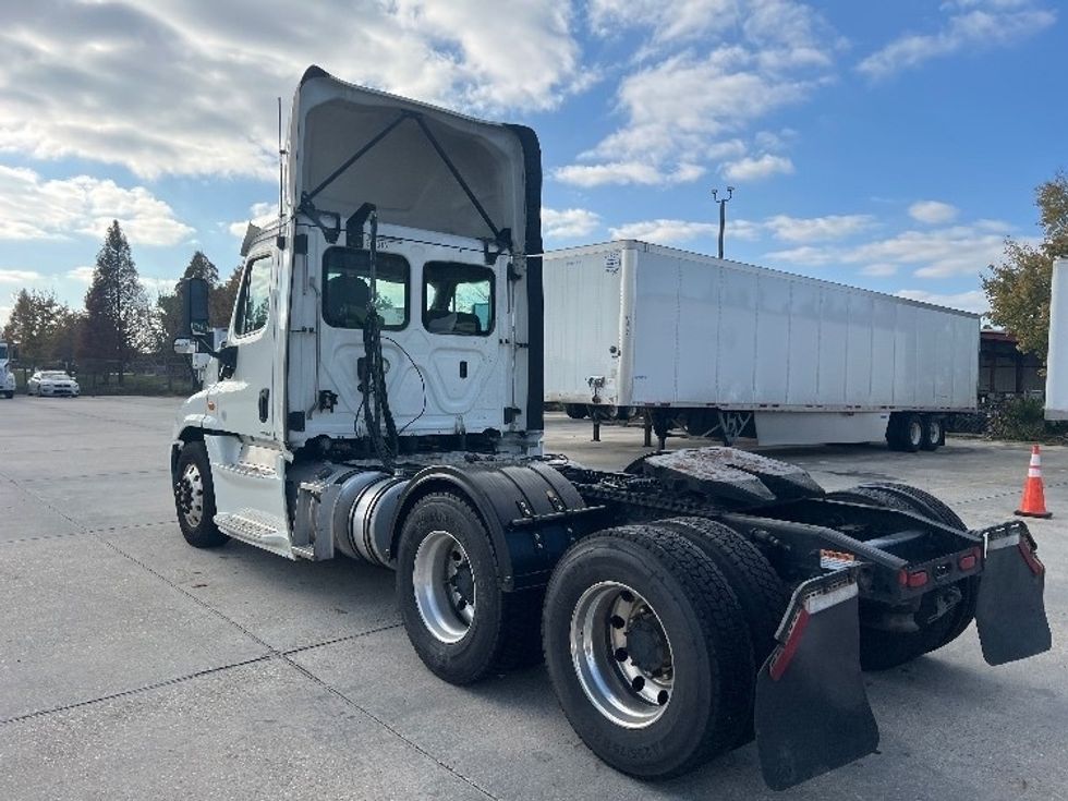 Day Cab Tractor-Heavy Duty Tractors-Freightliner-2019-Cascadia 12564ST-Hammond-LA-335,842\n\t\tmiles-$ 45,750 - Image 5