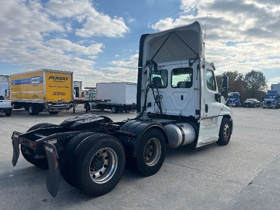 Day Cab Tractor-Heavy Duty Tractors-Freightliner-2019-Cascadia 12564ST-Hammond-LA-335,842\n\t\tmiles-$ 45,750 - Image 7