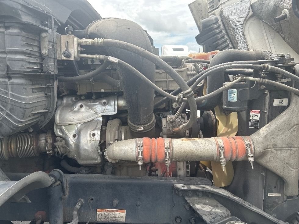 Day Cab Tractor-Heavy Duty Tractors-Freightliner-2019-Cascadia 12564ST-Hammond-LA-423,000\n\t\tmiles-$ 39,750 - Image 15