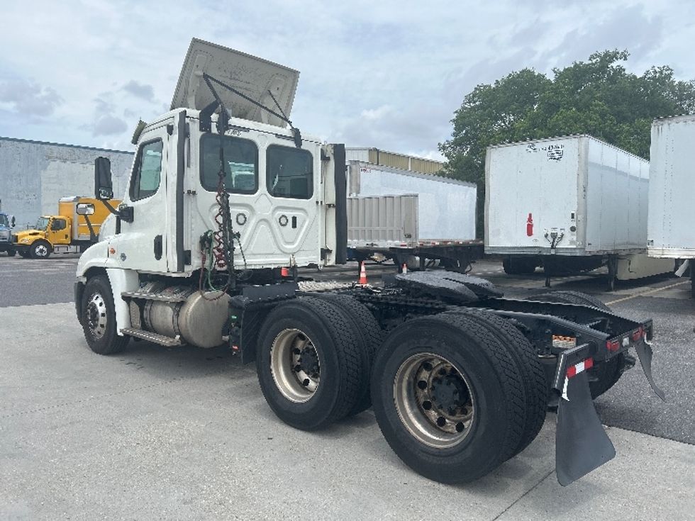 Day Cab Tractor-Heavy Duty Tractors-Freightliner-2019-Cascadia 12564ST-Hammond-LA-423,000\n\t\tmiles-$ 39,750 - Image 5