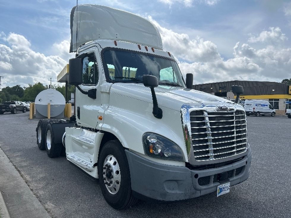 Day Cab Tractor-Heavy Duty Tractors-Freightliner-2019-Cascadia 12564ST-Hammond-LA-548,679\n\t\tmiles-$ 35,750 - Image 1