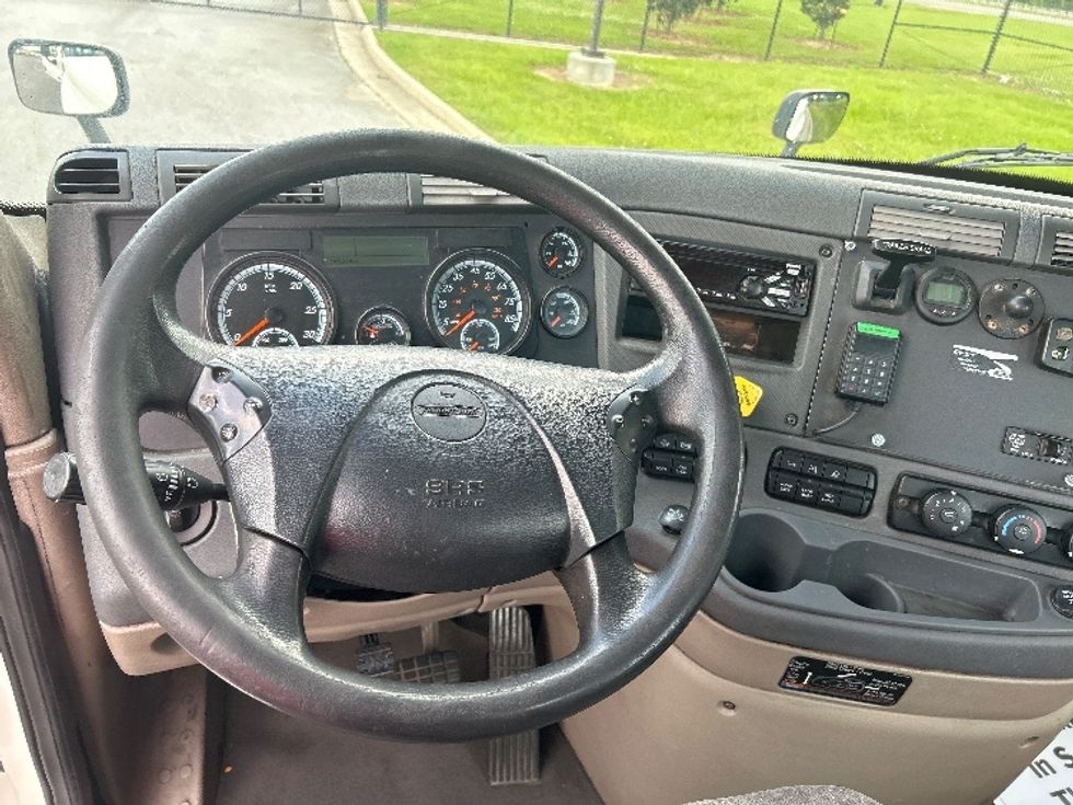 Day Cab Tractor-Heavy Duty Tractors-Freightliner-2019-Cascadia 12564ST-Hammond-LA-548,679\n\t\tmiles-$ 35,750 - Image 11
