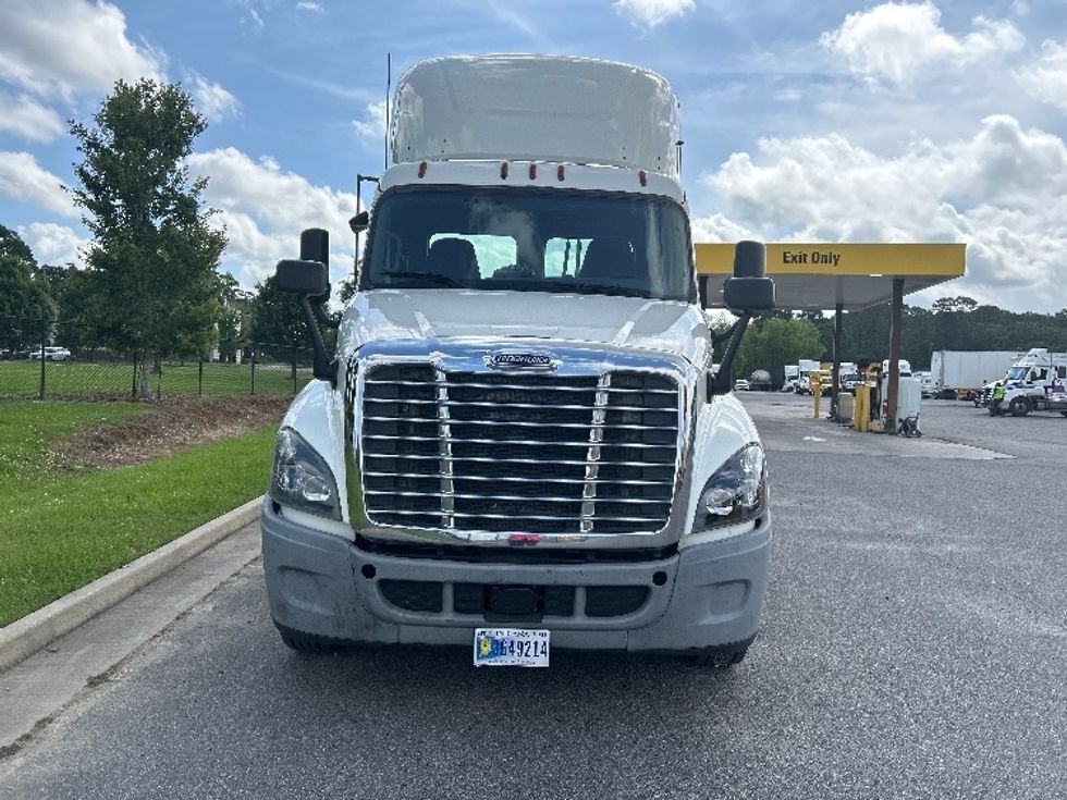 Day Cab Tractor-Heavy Duty Tractors-Freightliner-2019-Cascadia 12564ST-Hammond-LA-548,679\n\t\tmiles-$ 35,750 - Image 2