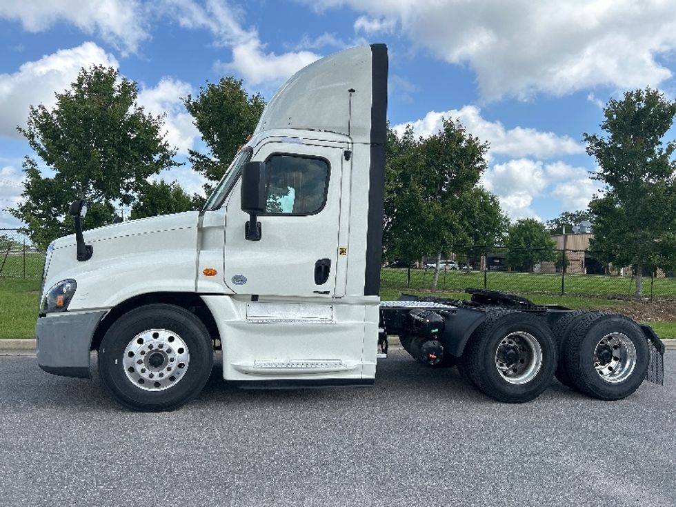 Day Cab Tractor-Heavy Duty Tractors-Freightliner-2019-Cascadia 12564ST-Hammond-LA-548,679\n\t\tmiles-$ 35,750 - Image 4