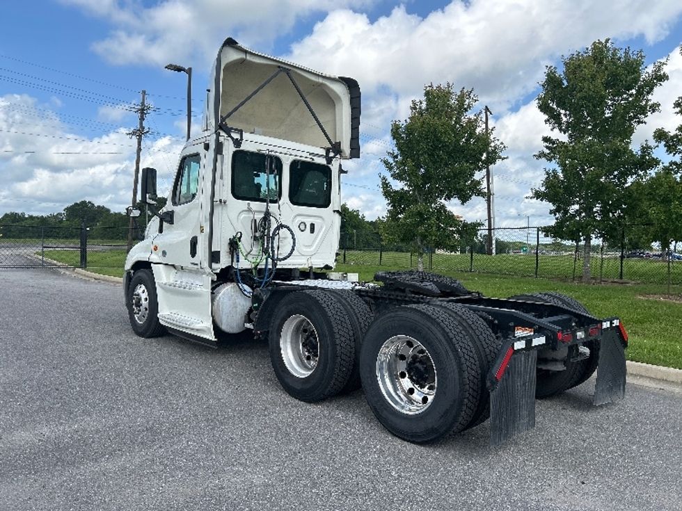 Day Cab Tractor-Heavy Duty Tractors-Freightliner-2019-Cascadia 12564ST-Hammond-LA-548,679\n\t\tmiles-$ 35,750 - Image 5