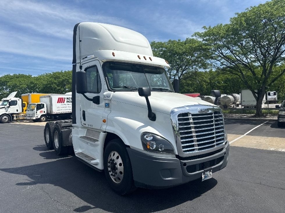 Day Cab Tractor-Heavy Duty Tractors-Freightliner-2019-Cascadia 12564ST-Harrisburg-PA-273,558\n\t\tmiles-$ 44,500 - Image 1