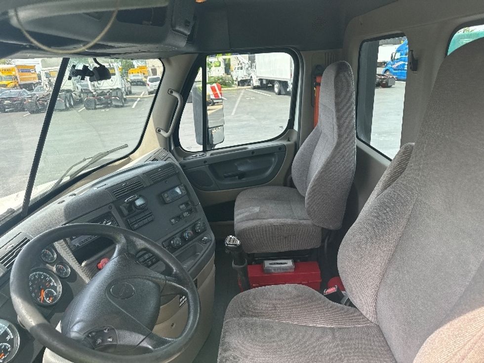 Day Cab Tractor-Heavy Duty Tractors-Freightliner-2019-Cascadia 12564ST-Harrisburg-PA-273,558\n\t\tmiles-$ 44,500 - Image 10