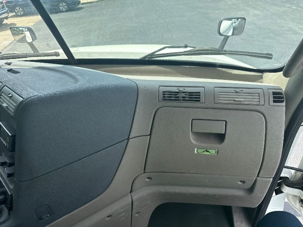 Day Cab Tractor-Heavy Duty Tractors-Freightliner-2019-Cascadia 12564ST-Harrisburg-PA-273,558\n\t\tmiles-$ 44,500 - Image 13