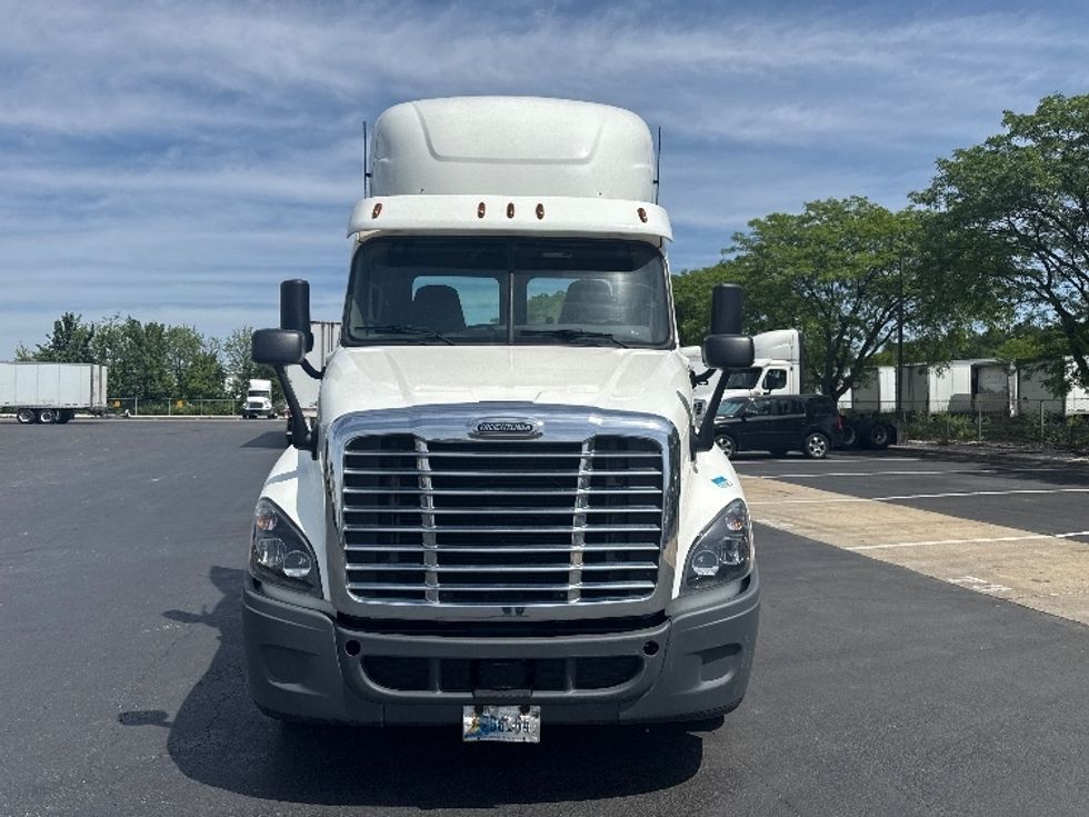 Day Cab Tractor-Heavy Duty Tractors-Freightliner-2019-Cascadia 12564ST-Harrisburg-PA-273,558\n\t\tmiles-$ 44,500 - Image 2