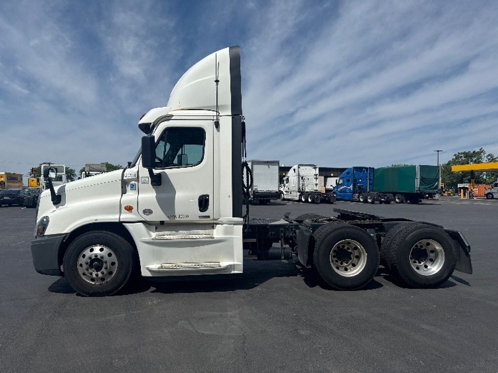 Day Cab Tractor-Heavy Duty Tractors-Freightliner-2019-Cascadia 12564ST-Harrisburg-PA-273,558\n\t\tmiles-$ 44,500 - Image 4