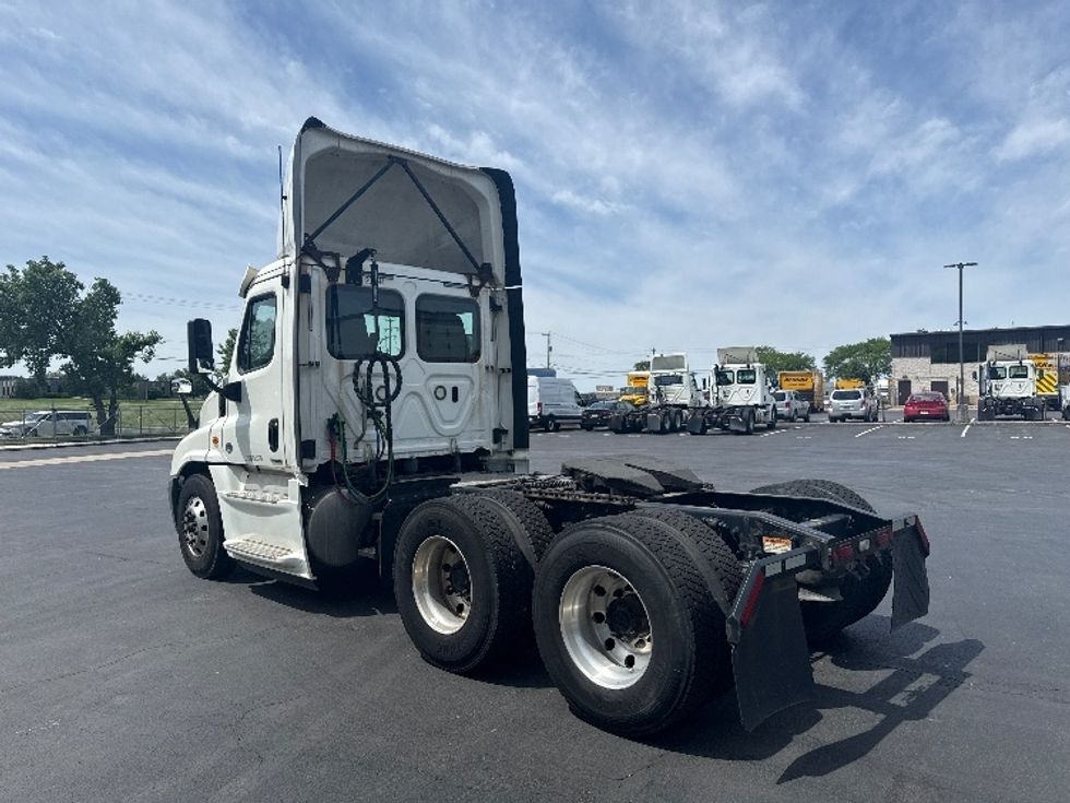 Day Cab Tractor-Heavy Duty Tractors-Freightliner-2019-Cascadia 12564ST-Harrisburg-PA-273,558\n\t\tmiles-$ 44,500 - Image 5
