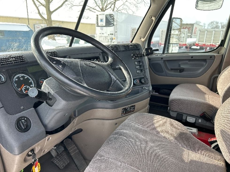 Day Cab Tractor-Heavy Duty Tractors-Freightliner-2019-Cascadia 12564ST-Harrisburg-PA-302,709\n\t\tmiles-$ 47,750 - Image 10