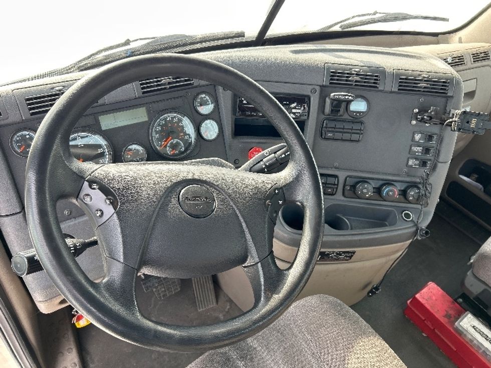 Day Cab Tractor-Heavy Duty Tractors-Freightliner-2019-Cascadia 12564ST-Harrisburg-PA-302,709\n\t\tmiles-$ 47,750 - Image 11
