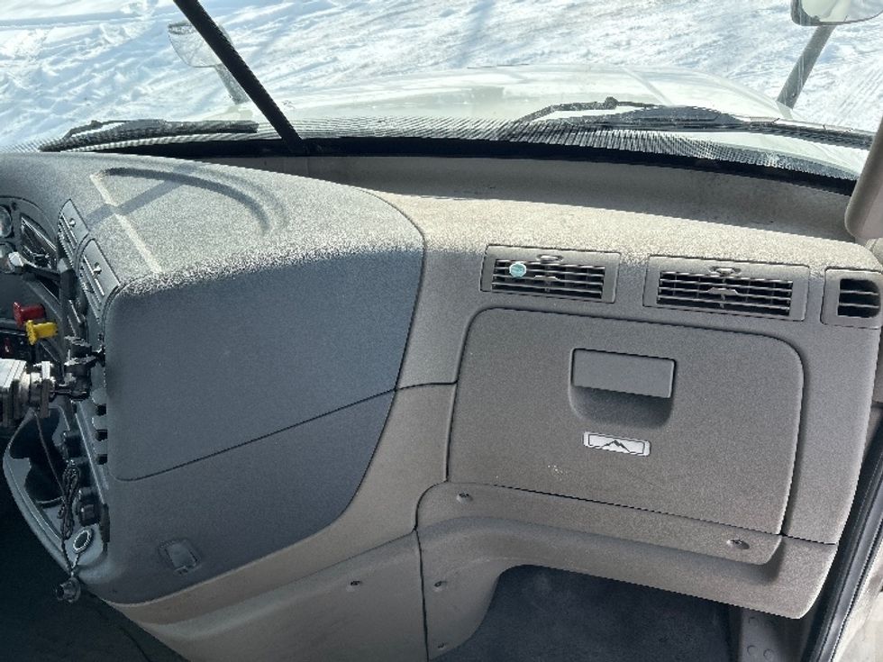 Day Cab Tractor-Heavy Duty Tractors-Freightliner-2019-Cascadia 12564ST-Harrisburg-PA-302,709\n\t\tmiles-$ 47,750 - Image 13