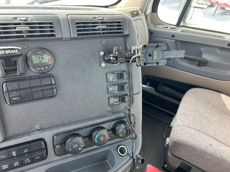 Day Cab Tractor-Heavy Duty Tractors-Freightliner-2019-Cascadia 12564ST-Harrisburg-PA-302,709\n\t\tmiles-$ 47,750 - Image 18