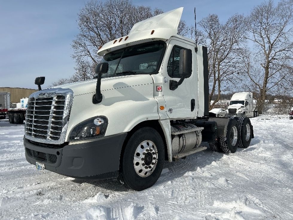 Day Cab Tractor-Heavy Duty Tractors-Freightliner-2019-Cascadia 12564ST-Harrisburg-PA-302,709\n\t\tmiles-$ 47,750 - Image 3
