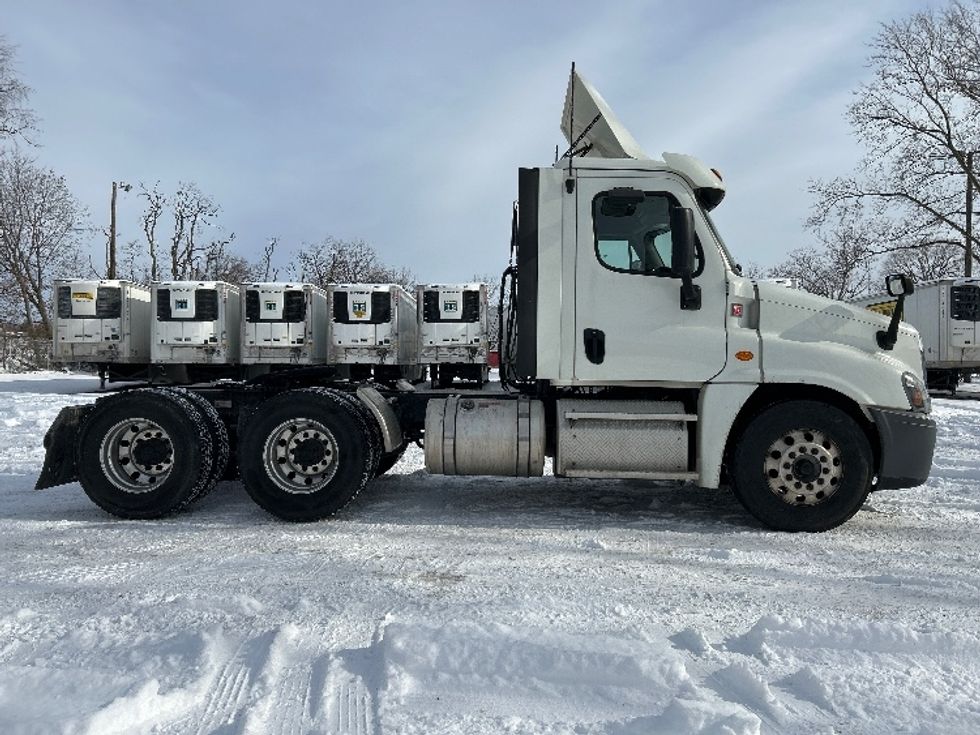 Day Cab Tractor-Heavy Duty Tractors-Freightliner-2019-Cascadia 12564ST-Harrisburg-PA-302,709\n\t\tmiles-$ 47,750 - Image 8