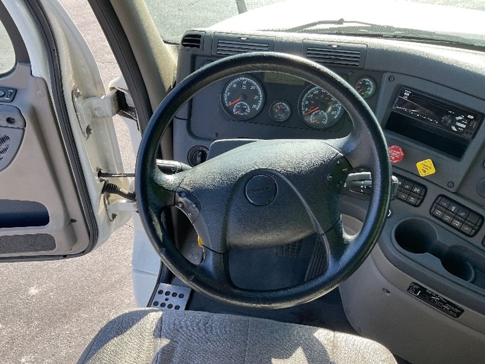 Day Cab Tractor-Heavy Duty Tractors-Freightliner-2019-Cascadia 12564ST-Harrisburg-PA-367,583\n\t\tmiles-$ 45,250 - Image 11