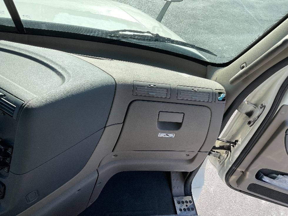 Day Cab Tractor-Heavy Duty Tractors-Freightliner-2019-Cascadia 12564ST-Harrisburg-PA-367,583\n\t\tmiles-$ 45,250 - Image 13