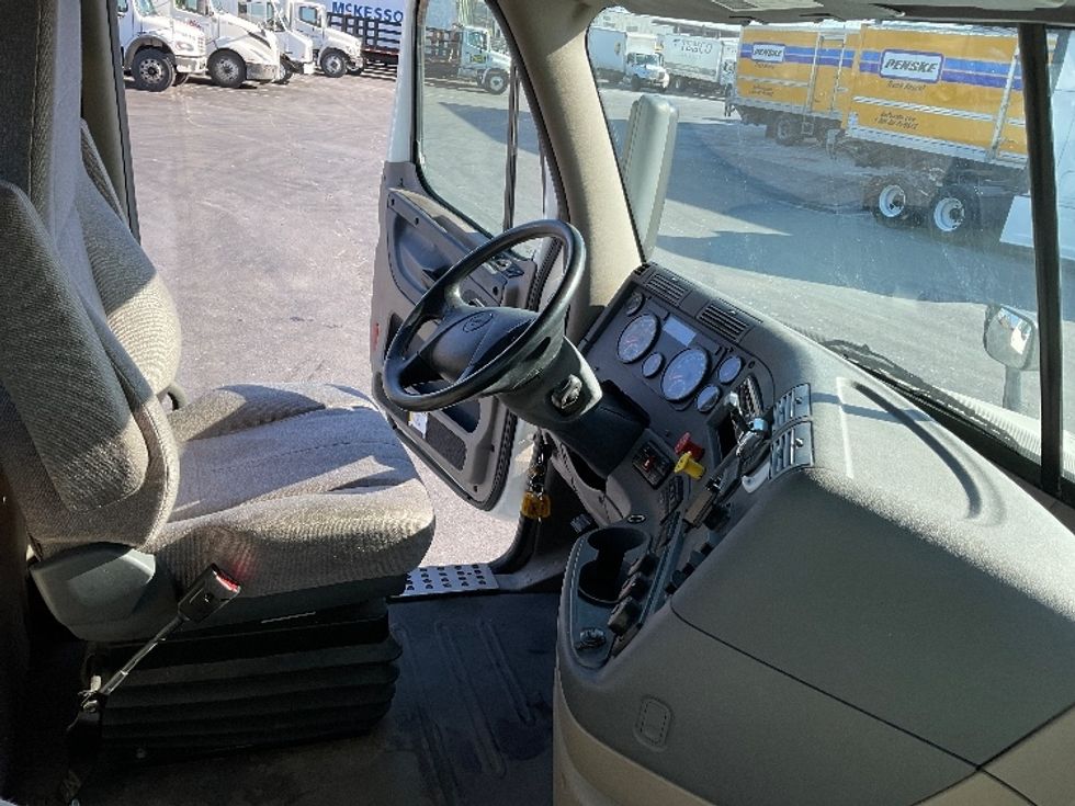 Day Cab Tractor-Heavy Duty Tractors-Freightliner-2019-Cascadia 12564ST-Harrisburg-PA-367,583\n\t\tmiles-$ 45,250 - Image 14