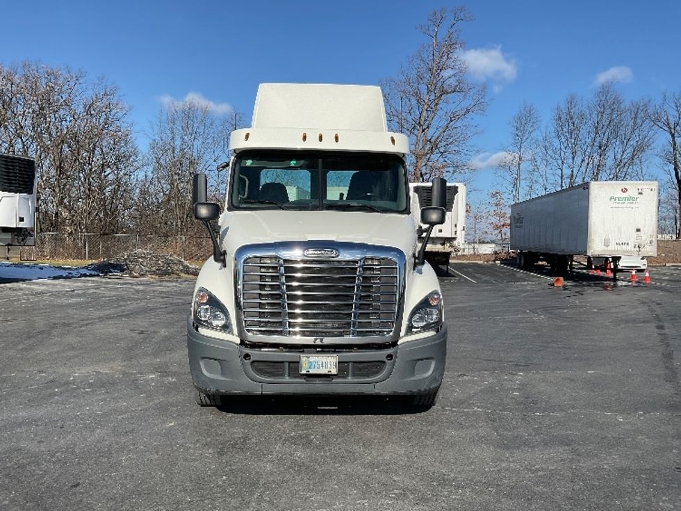 Day Cab Tractor-Heavy Duty Tractors-Freightliner-2019-Cascadia 12564ST-Harrisburg-PA-367,583\n\t\tmiles-$ 45,250 - Image 2
