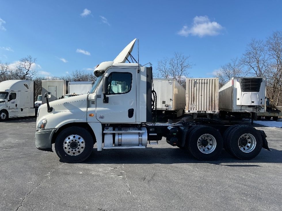Day Cab Tractor-Heavy Duty Tractors-Freightliner-2019-Cascadia 12564ST-Harrisburg-PA-367,583\n\t\tmiles-$ 45,250 - Image 4