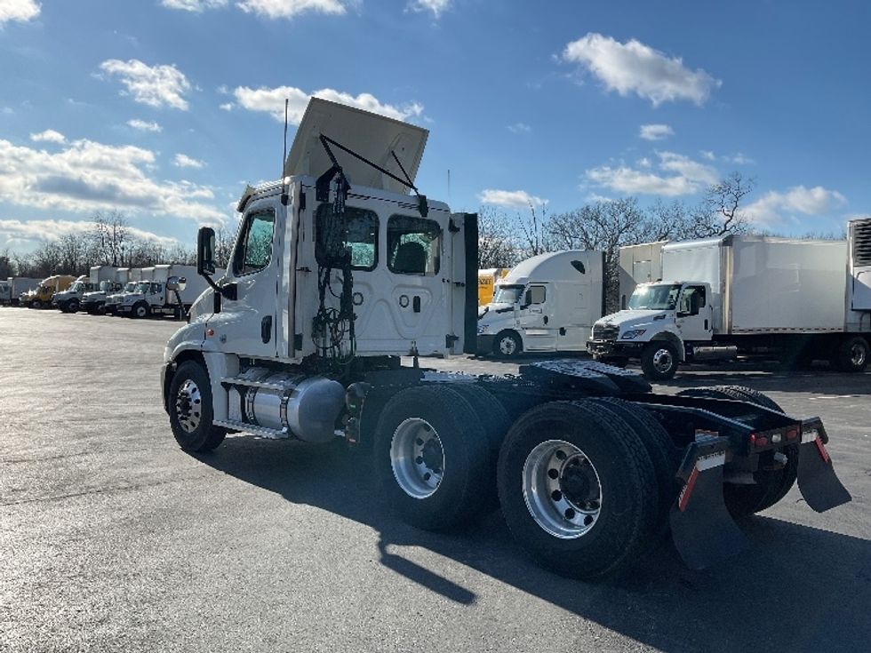 Day Cab Tractor-Heavy Duty Tractors-Freightliner-2019-Cascadia 12564ST-Harrisburg-PA-367,583\n\t\tmiles-$ 45,250 - Image 5