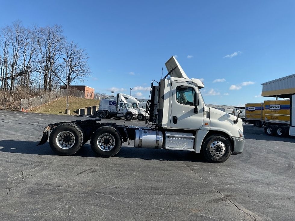 Day Cab Tractor-Heavy Duty Tractors-Freightliner-2019-Cascadia 12564ST-Harrisburg-PA-367,583\n\t\tmiles-$ 45,250 - Image 8