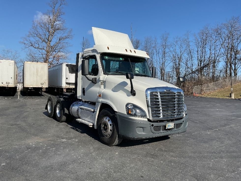 Day Cab Tractor-Heavy Duty Tractors-Freightliner-2019-Cascadia 12564ST-Harrisburg-PA-370,048\n\t\tmiles-$ 33,000 - Image 1