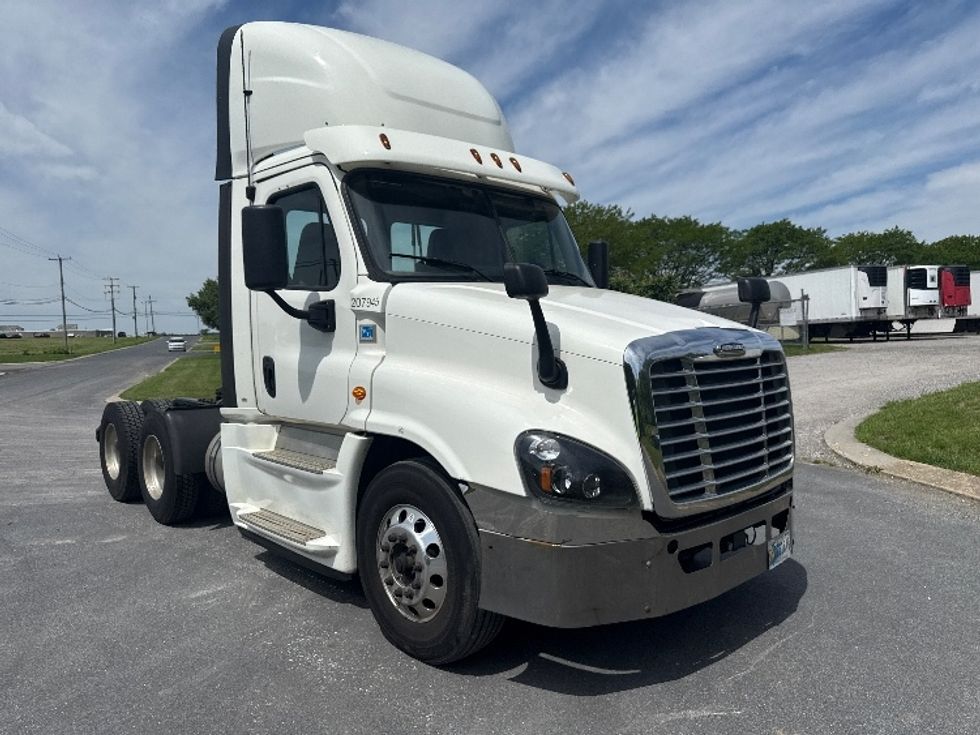 Day Cab Tractor-Heavy Duty Tractors-Freightliner-2019-Cascadia 12564ST-Harrisburg-PA-452,373\n\t\tmiles-$ 35,000 - Image 1