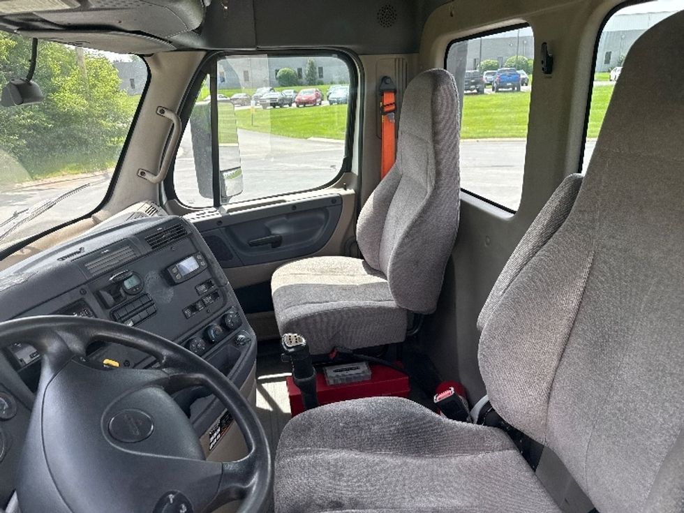 Day Cab Tractor-Heavy Duty Tractors-Freightliner-2019-Cascadia 12564ST-Harrisburg-PA-452,373\n\t\tmiles-$ 35,000 - Image 10