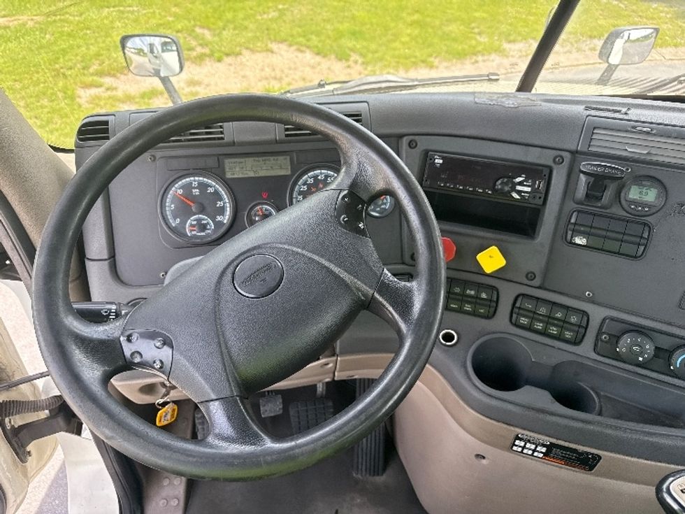Day Cab Tractor-Heavy Duty Tractors-Freightliner-2019-Cascadia 12564ST-Harrisburg-PA-452,373\n\t\tmiles-$ 35,000 - Image 11