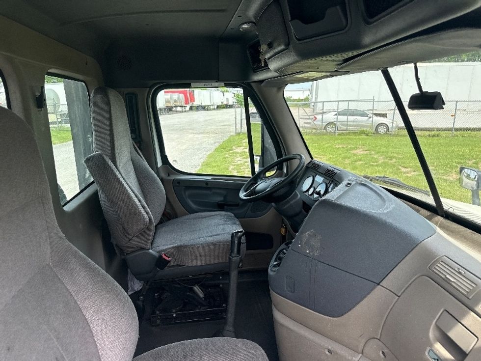 Day Cab Tractor-Heavy Duty Tractors-Freightliner-2019-Cascadia 12564ST-Harrisburg-PA-452,373\n\t\tmiles-$ 35,000 - Image 14