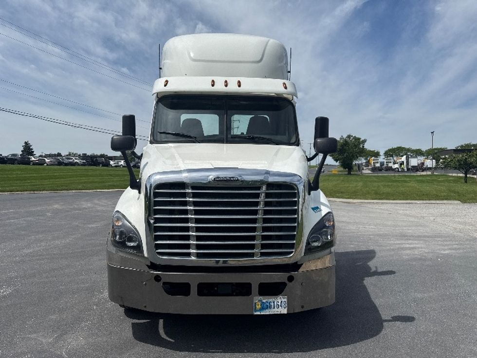 Day Cab Tractor-Heavy Duty Tractors-Freightliner-2019-Cascadia 12564ST-Harrisburg-PA-452,373\n\t\tmiles-$ 35,000 - Image 2