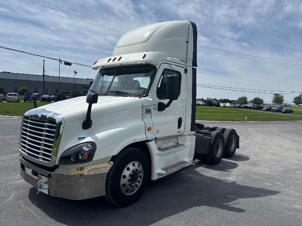 Day Cab Tractor-Heavy Duty Tractors-Freightliner-2019-Cascadia 12564ST-Harrisburg-PA-452,373\n\t\tmiles-$ 35,000 - Image 3