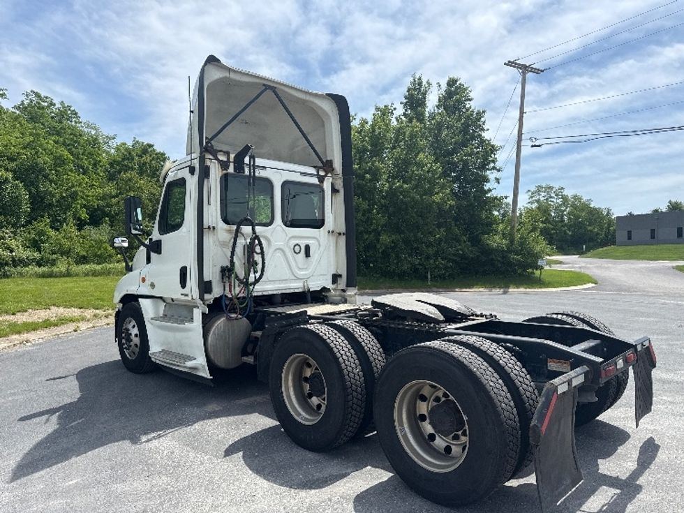 Day Cab Tractor-Heavy Duty Tractors-Freightliner-2019-Cascadia 12564ST-Harrisburg-PA-452,373\n\t\tmiles-$ 35,000 - Image 5