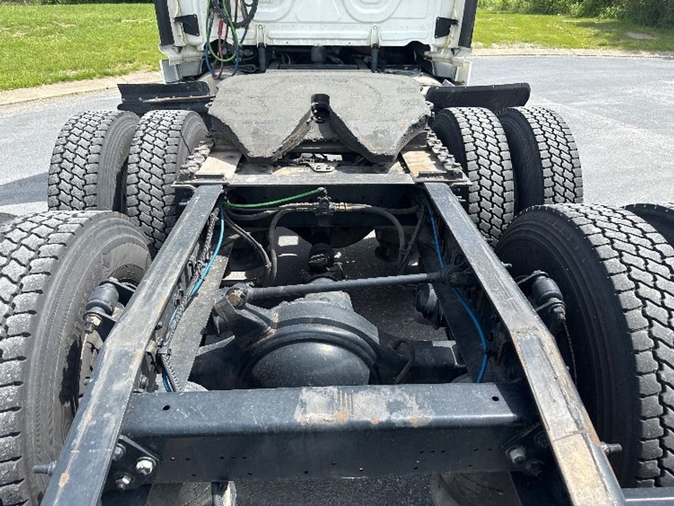 Day Cab Tractor-Heavy Duty Tractors-Freightliner-2019-Cascadia 12564ST-Harrisburg-PA-452,373\n\t\tmiles-$ 35,000 - Image 6