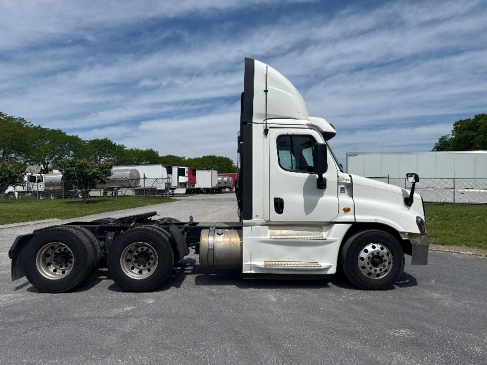 Day Cab Tractor-Heavy Duty Tractors-Freightliner-2019-Cascadia 12564ST-Harrisburg-PA-452,373\n\t\tmiles-$ 35,000 - Image 8