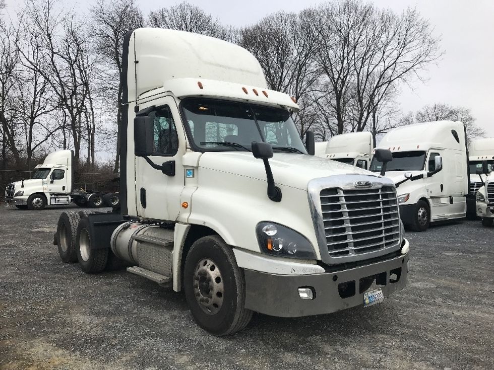 Day Cab Tractor-Heavy Duty Tractors-Freightliner-2019-Cascadia 12564ST-Harrisburg-PA-856,077\n\t\tmiles-$ 21,250 - Image 1