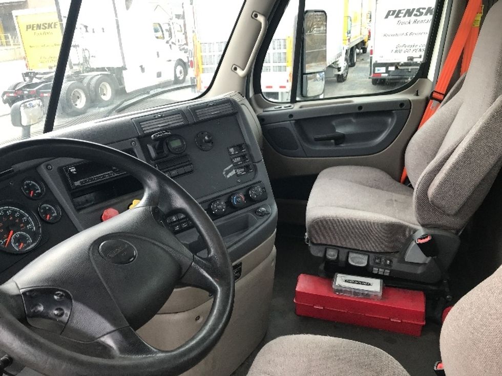 Day Cab Tractor-Heavy Duty Tractors-Freightliner-2019-Cascadia 12564ST-Harrisburg-PA-856,077\n\t\tmiles-$ 21,250 - Image 10