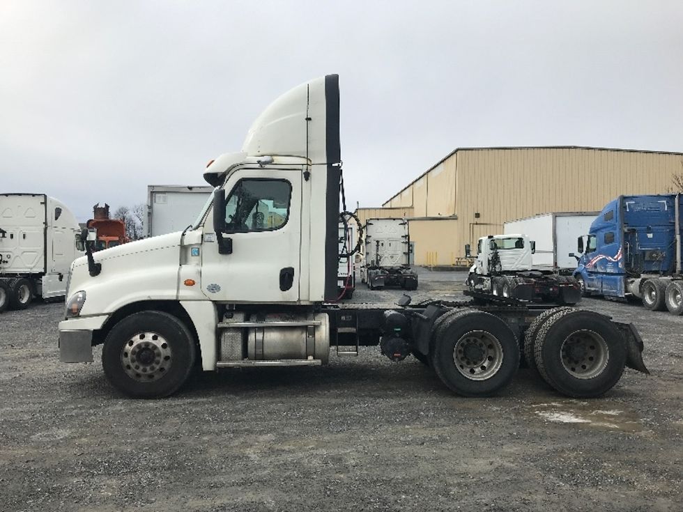 Day Cab Tractor-Heavy Duty Tractors-Freightliner-2019-Cascadia 12564ST-Harrisburg-PA-856,077\n\t\tmiles-$ 21,250 - Image 4