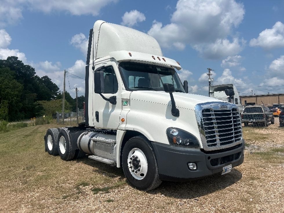 Day Cab Tractor-Heavy Duty Tractors-Freightliner-2019-Cascadia 12564ST-Hattiesburg-MS-521,339\n\t\tmiles-$ 33,500 - Image 1