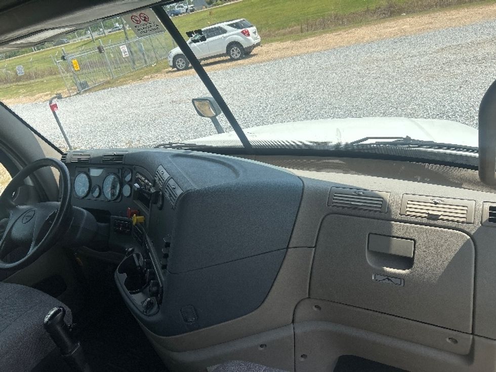 Day Cab Tractor-Heavy Duty Tractors-Freightliner-2019-Cascadia 12564ST-Hattiesburg-MS-521,339\n\t\tmiles-$ 33,500 - Image 13