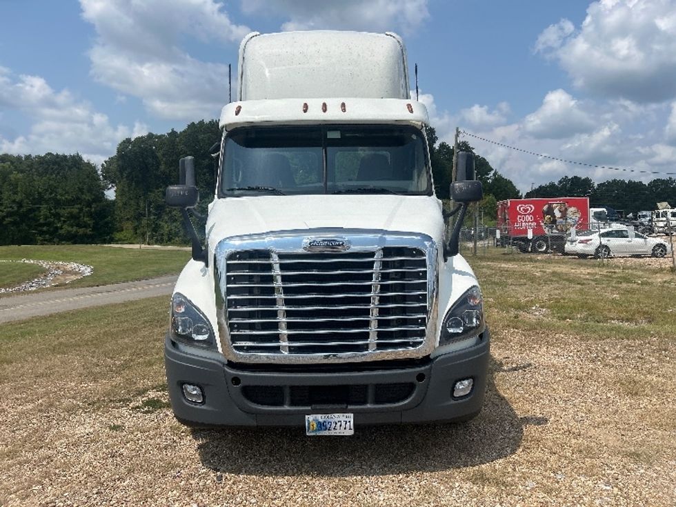 Day Cab Tractor-Heavy Duty Tractors-Freightliner-2019-Cascadia 12564ST-Hattiesburg-MS-521,339\n\t\tmiles-$ 33,500 - Image 2