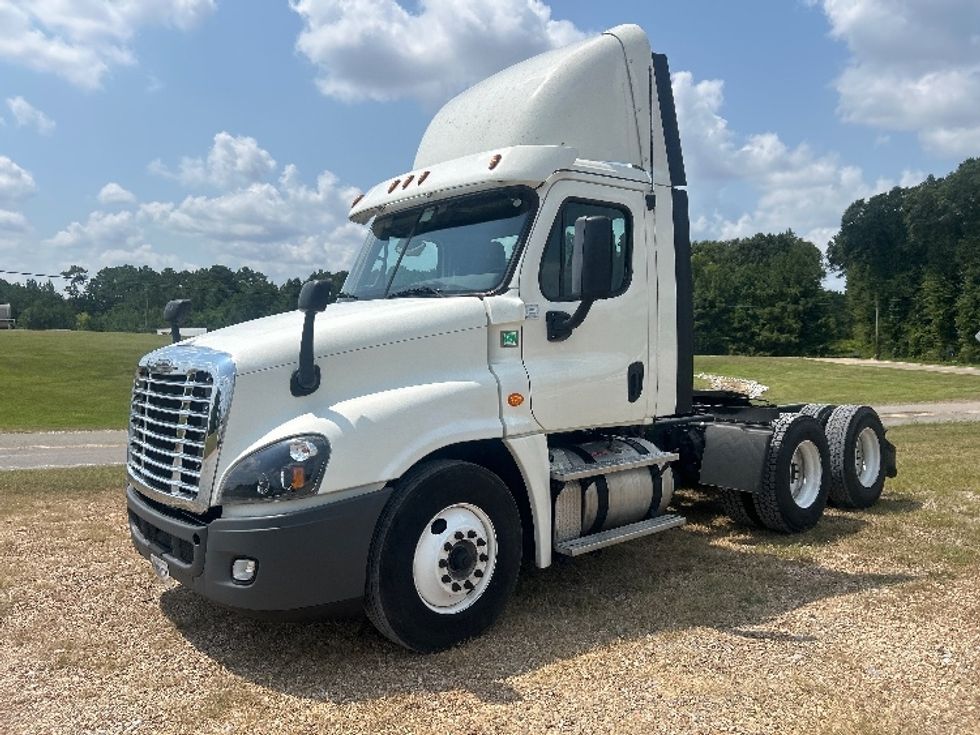 Day Cab Tractor-Heavy Duty Tractors-Freightliner-2019-Cascadia 12564ST-Hattiesburg-MS-521,339\n\t\tmiles-$ 33,500 - Image 3
