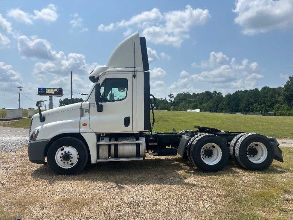 Day Cab Tractor-Heavy Duty Tractors-Freightliner-2019-Cascadia 12564ST-Hattiesburg-MS-521,339\n\t\tmiles-$ 33,500 - Image 4