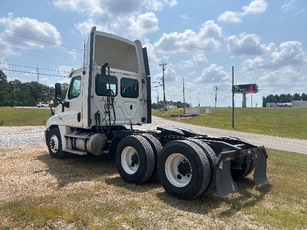 Day Cab Tractor-Heavy Duty Tractors-Freightliner-2019-Cascadia 12564ST-Hattiesburg-MS-521,339\n\t\tmiles-$ 33,500 - Image 5